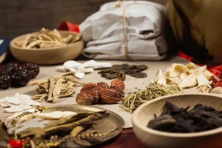 外阴白斑怎么治疗好？